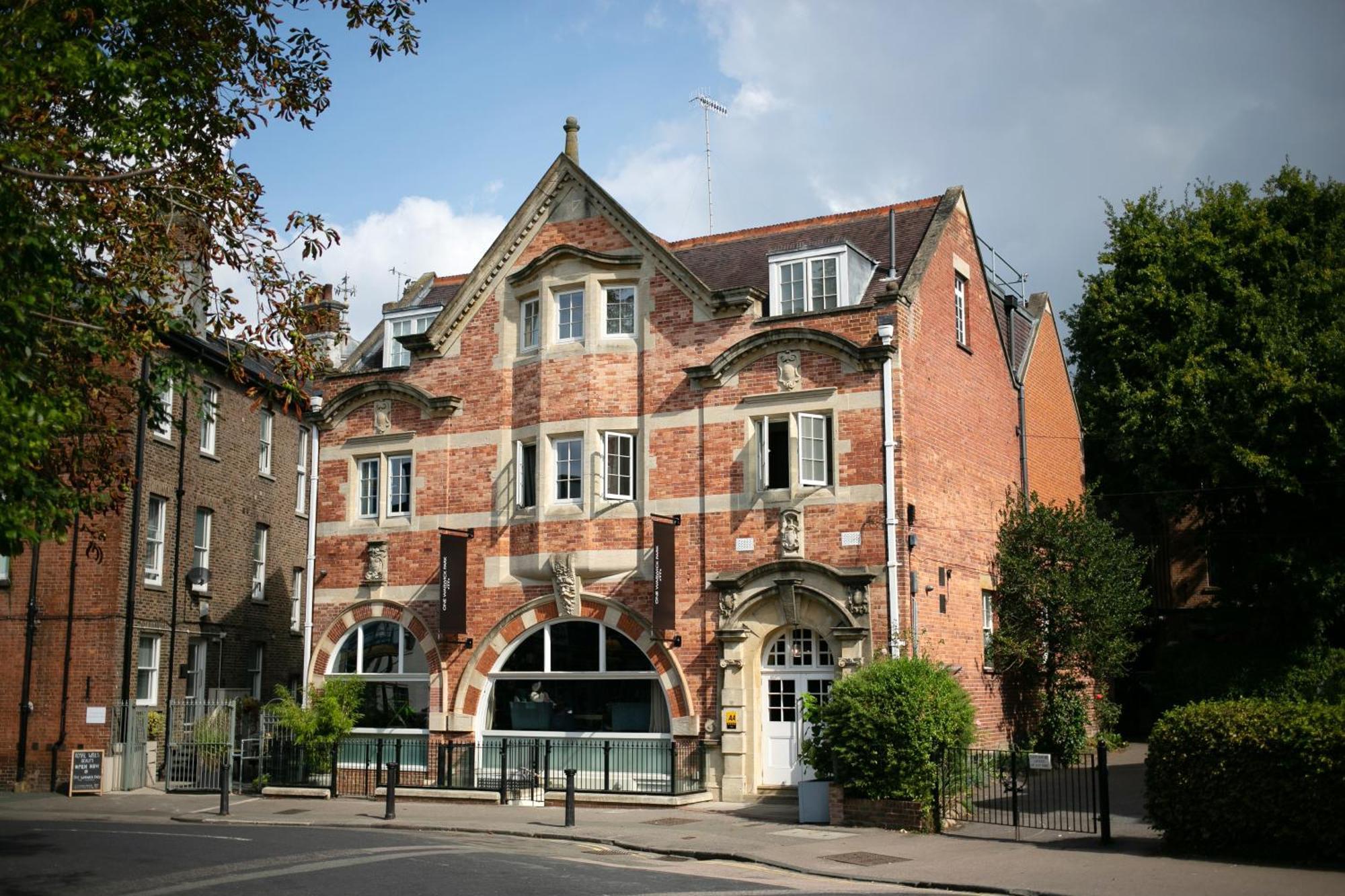 One Warwick Park Hotel Royal Tunbridge Wells Exterior photo